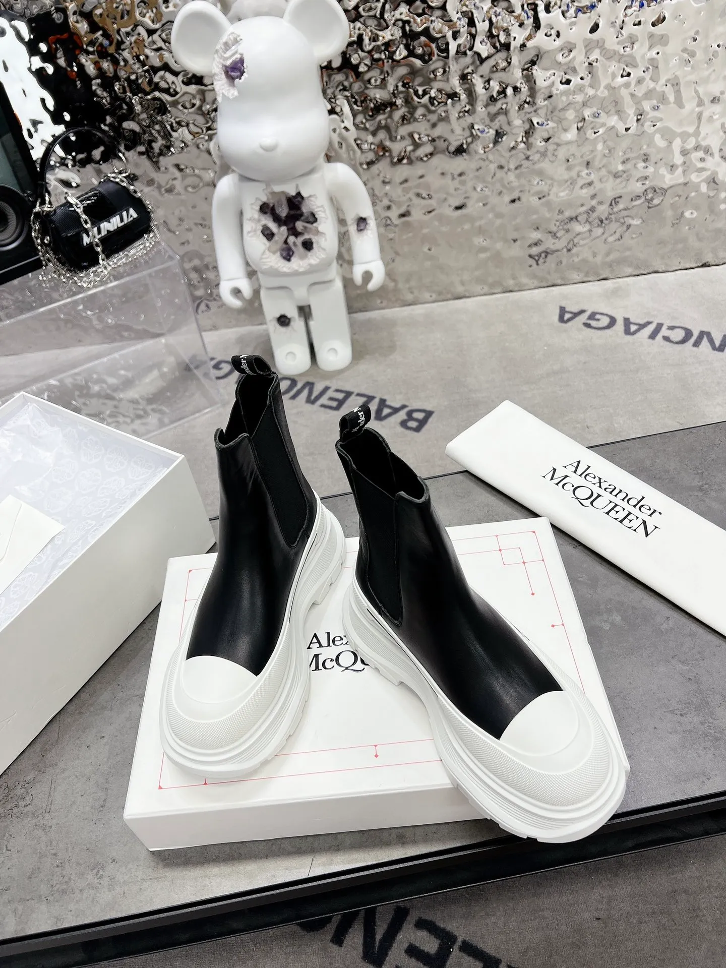✨Ex-factory price p560✨ Women's Shoes Women's Clothing Women's Shoes Women's Clothing 𝐀𝐥𝐞𝐱𝐚𝐧𝐝𝐞𝐫 𝐌𝐜𝐐𝐔𝐄𝐄𝐍 McQueen·Classic versatile Chelsea boots Size 34-41